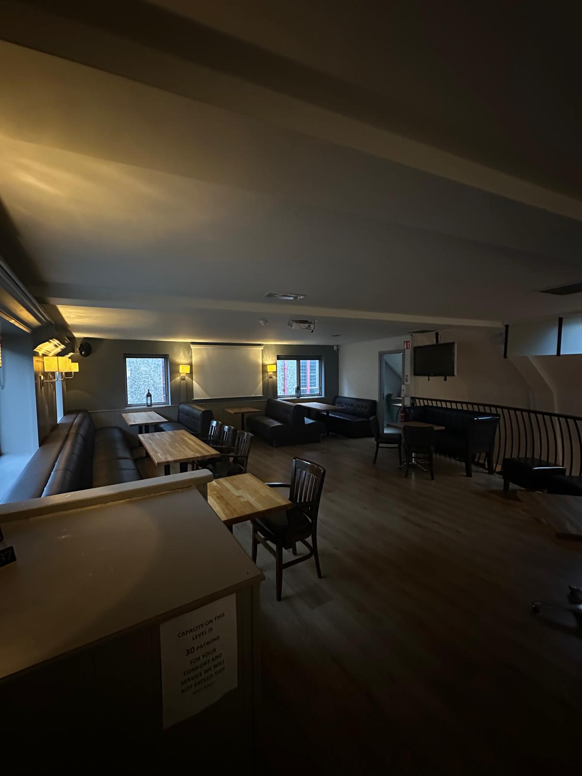 restaurant-dinning-tables-cleaning